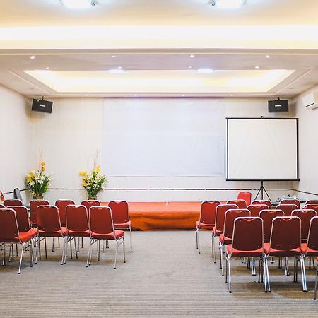 Reddoorz Plus Near Mall Panakukang Makassar Dış mekan fotoğraf