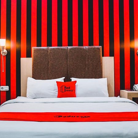 Reddoorz Plus Near Mall Panakukang Makassar Dış mekan fotoğraf