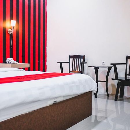 Reddoorz Plus Near Mall Panakukang Makassar Dış mekan fotoğraf