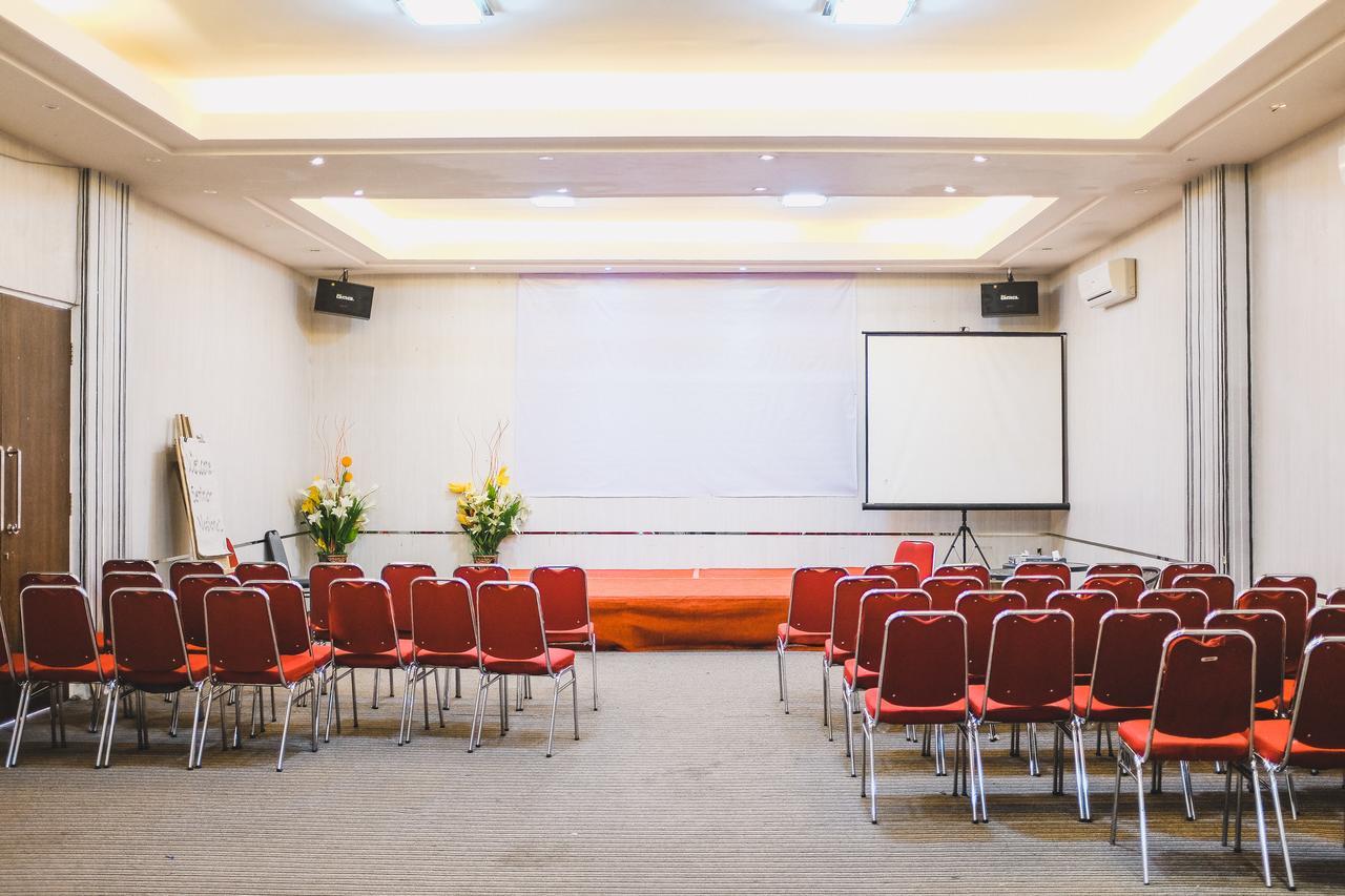 Reddoorz Plus Near Mall Panakukang Makassar Dış mekan fotoğraf