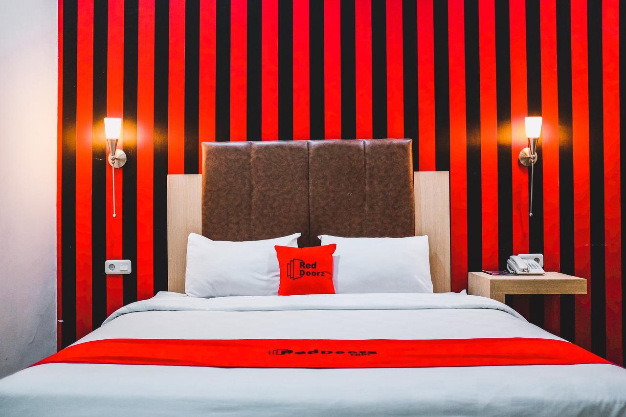 Reddoorz Plus Near Mall Panakukang Makassar Dış mekan fotoğraf