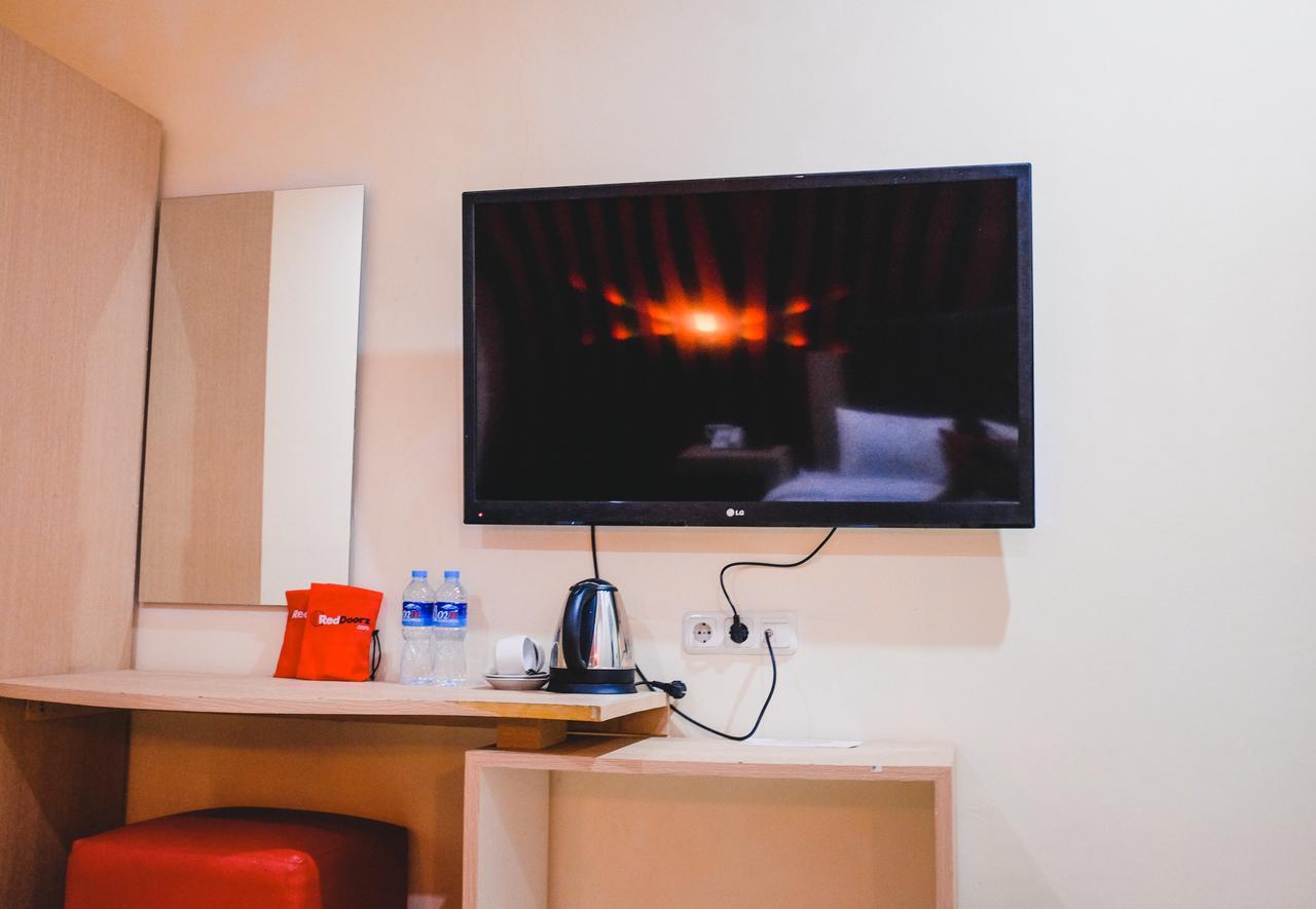 Reddoorz Plus Near Mall Panakukang Makassar Dış mekan fotoğraf