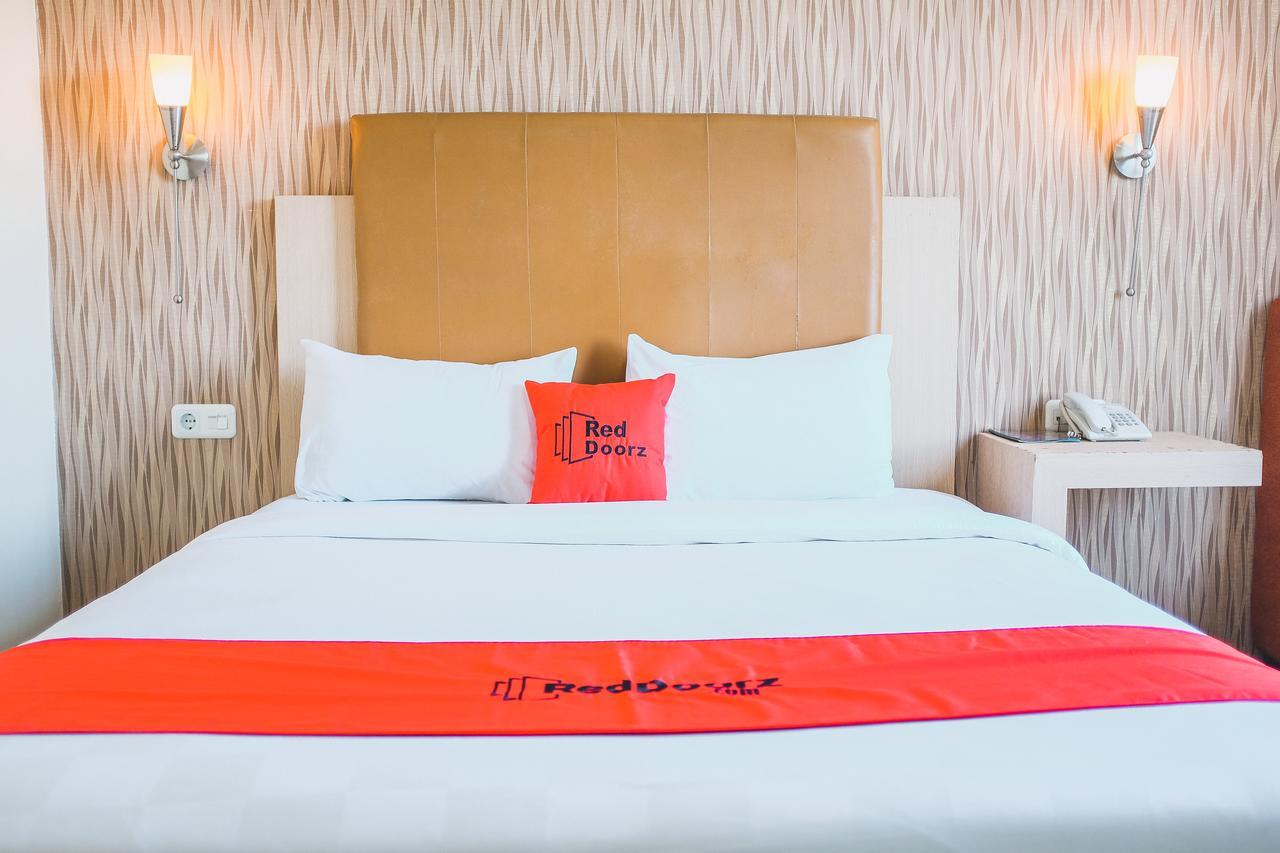 Reddoorz Plus Near Mall Panakukang Makassar Dış mekan fotoğraf