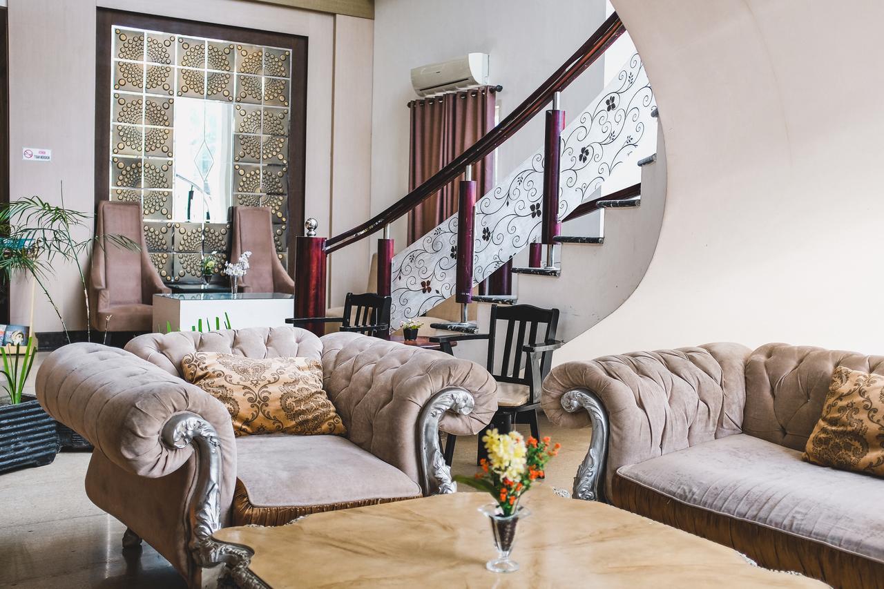 Reddoorz Plus Near Mall Panakukang Makassar Dış mekan fotoğraf